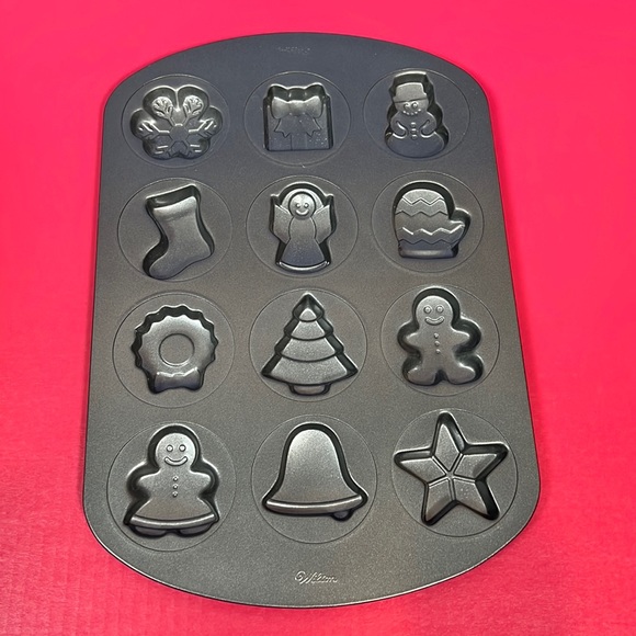 Wilton Full Sized Holiday Winter Christmas Shapes Baking Tin - Picture 1 of 2